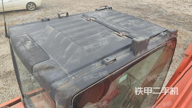 驾驶室顶部（整机外观）