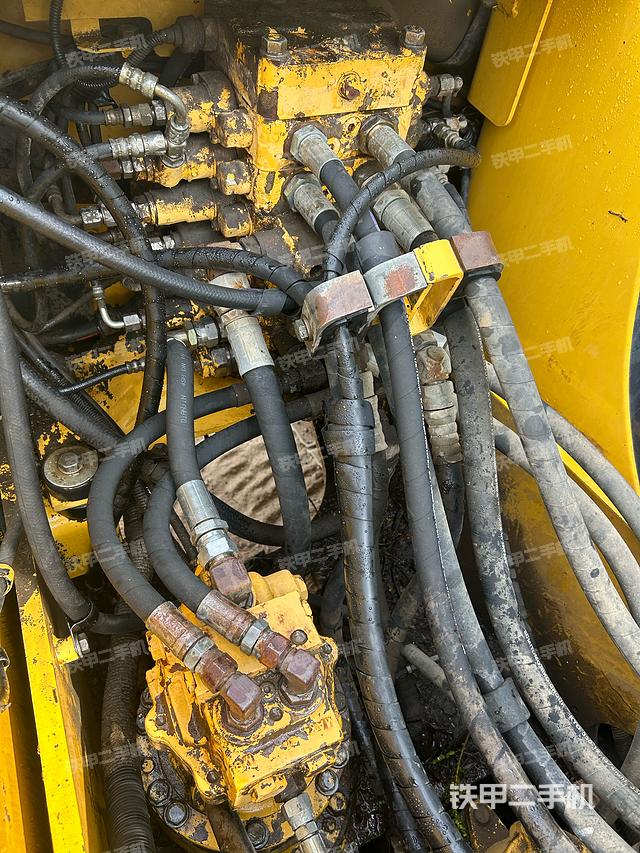 回轉馬達和主控閥（整機外觀）