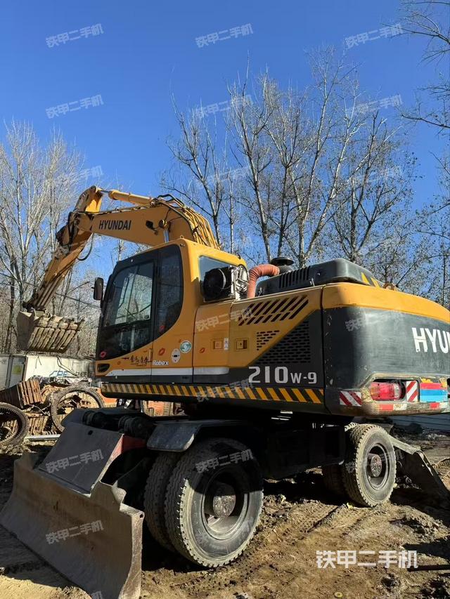 現(xiàn)代R210W-9挖掘機(jī)