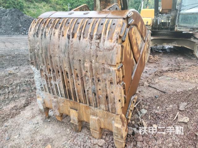 铲斗右后整体（工作和回转装置）