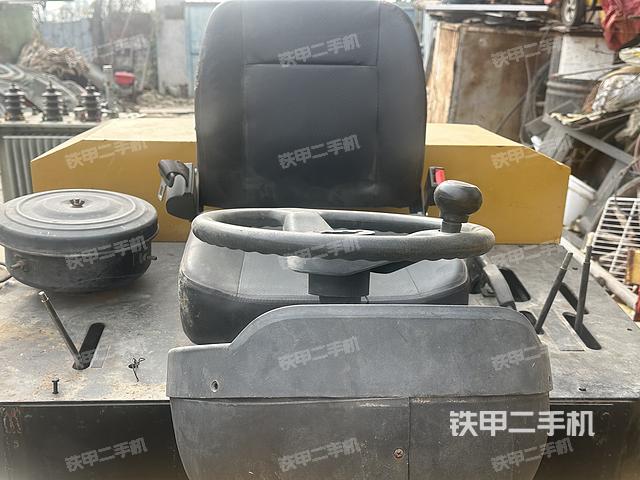 整机右侧（设备外观及核心部件）