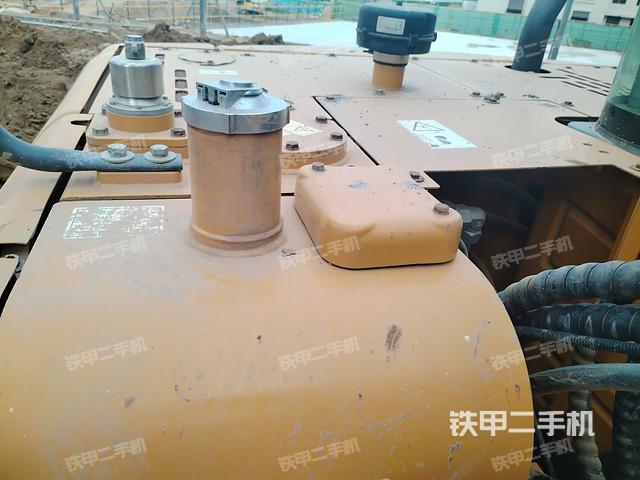 驾驶室顶部（整机外观）