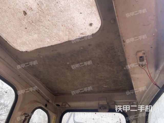 左后方玻璃角標（駕駛室部分）