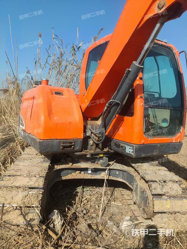 驾驶室顶部（整机外观）