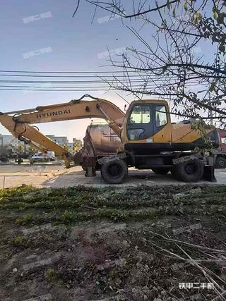 现代R210W-5挖掘机实拍图片