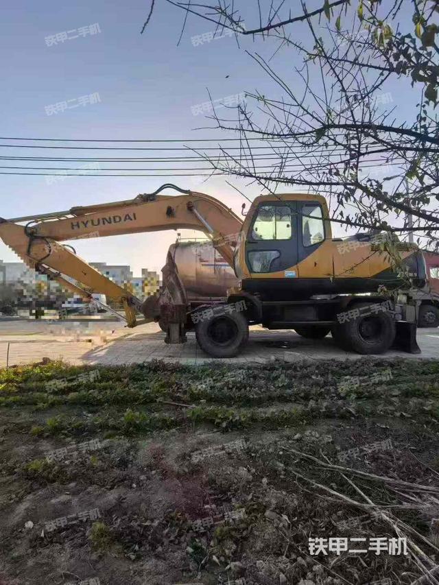 现代R210W-5挖掘机