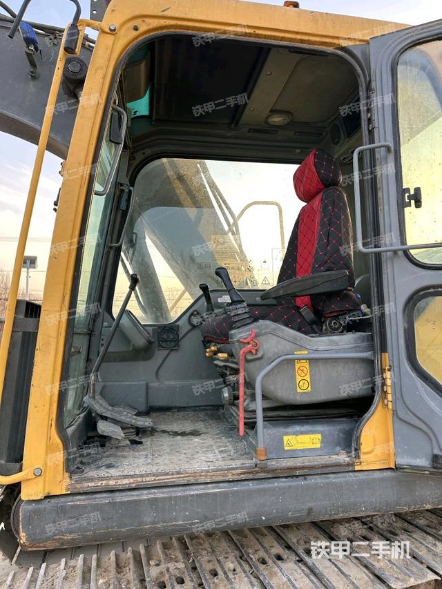 驾驶室整体（整机外观）