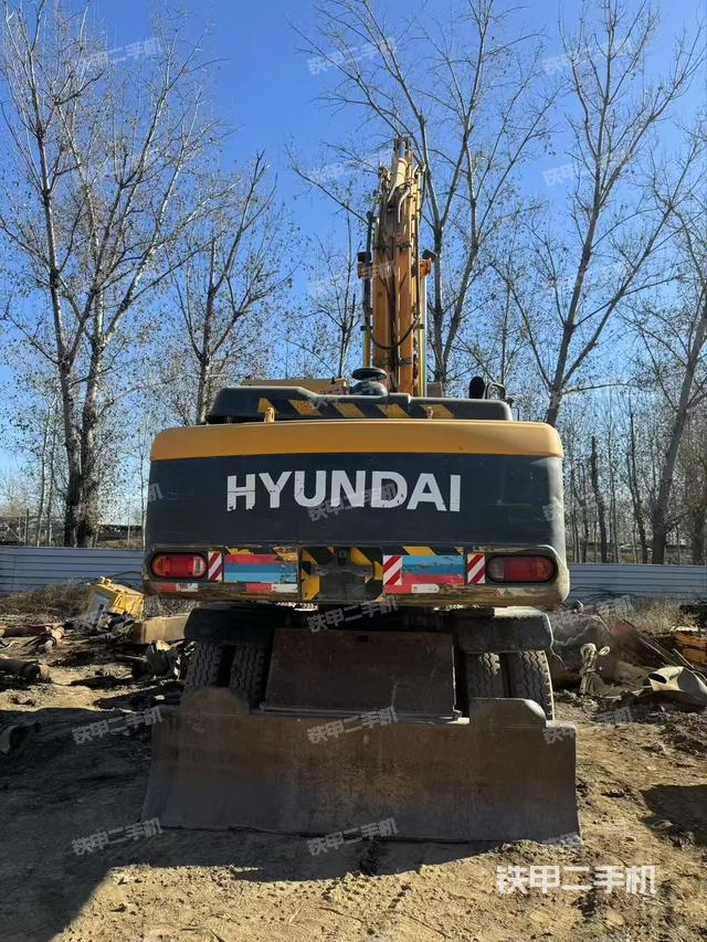 駕駛室頂部（整機(jī)外觀(guān)）