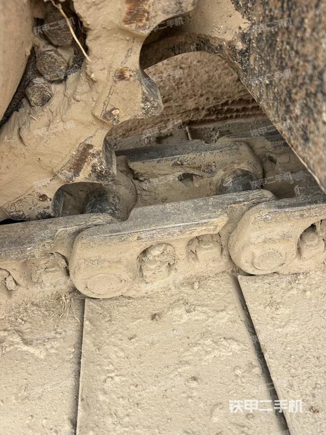 右側(cè)行走馬達(dá)蓋板（行走機構(gòu)）