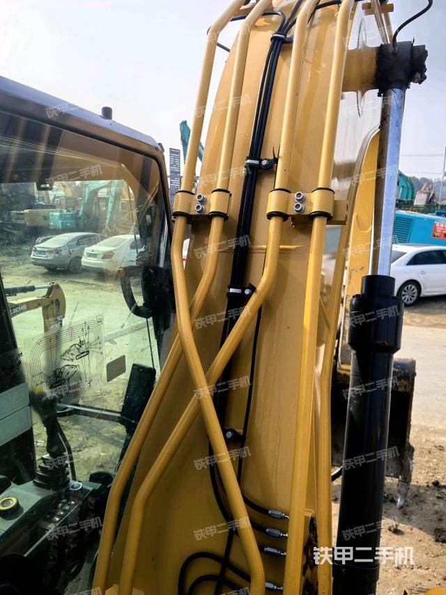 大臂背部俯视（工作和回转装置）