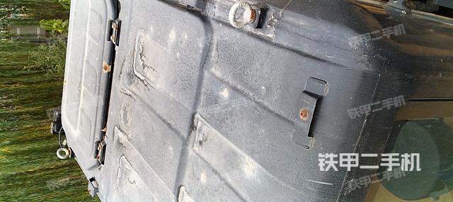 驾驶室顶部（整机外观）