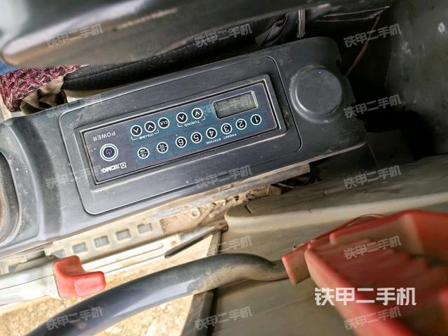 座椅左側(cè)控制臺/音響/含左手柄（駕駛室部分）