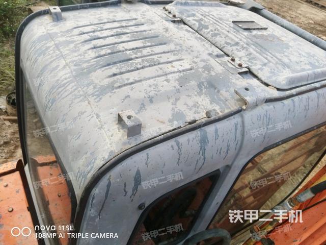 駕駛室頂部（整機外觀）