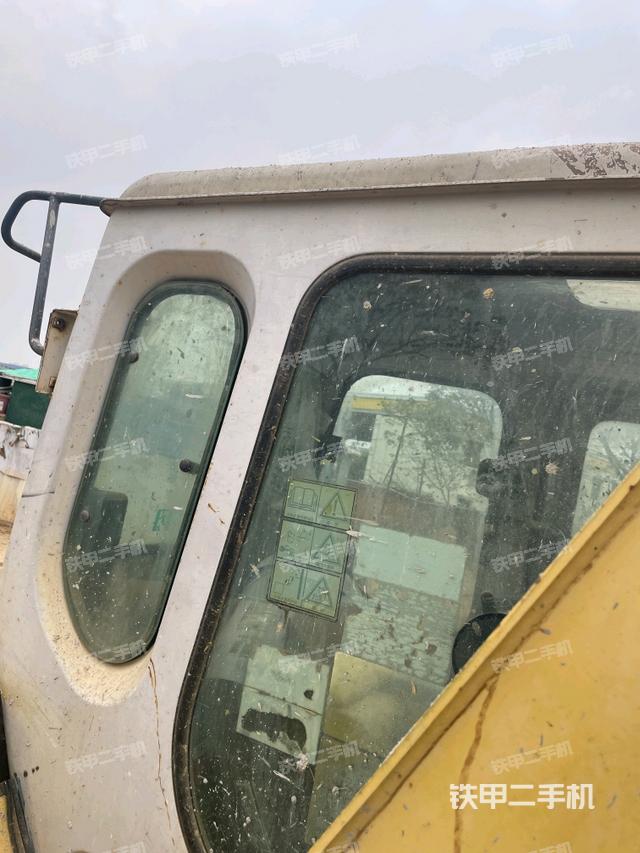 大臂根部?斜（工作和回轉(zhuǎn)裝置）