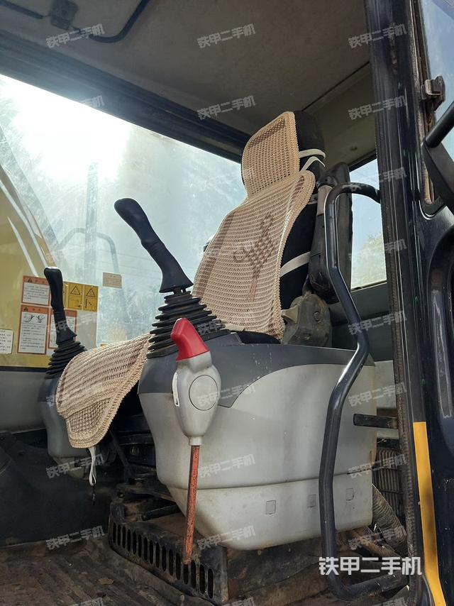 駕駛室整體（整機(jī)外觀）