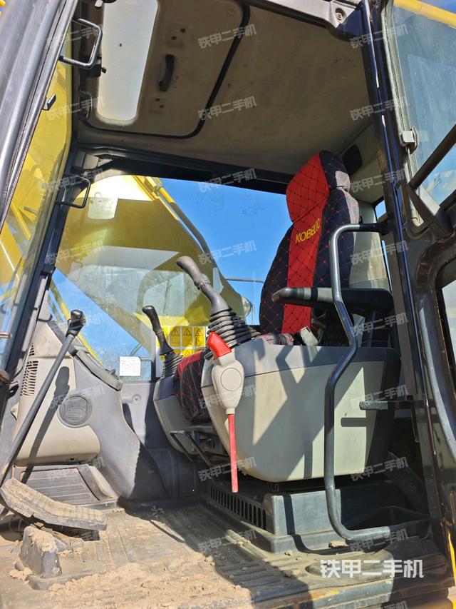 驾驶室整体（整机外观）