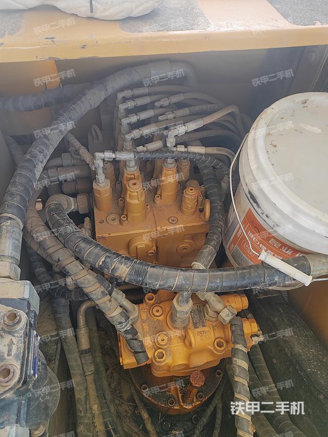 回轉馬達和主控閥（整機外觀）