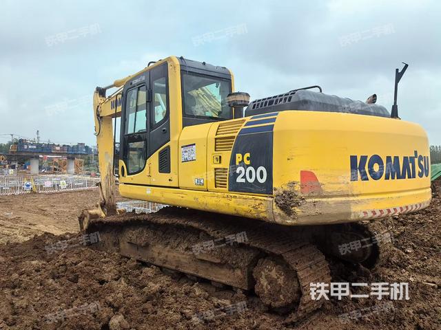 小松PC200-8M0挖掘机