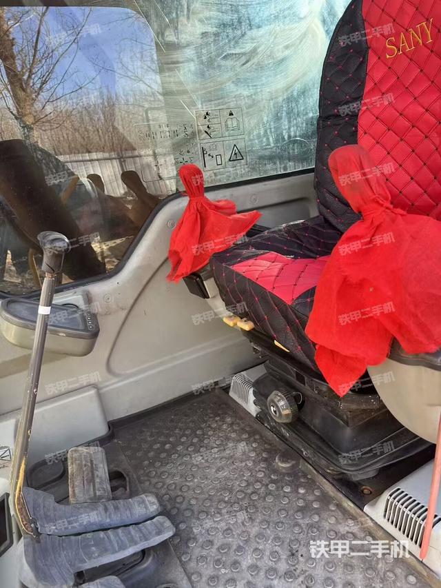 駕駛室整體（整機外觀）