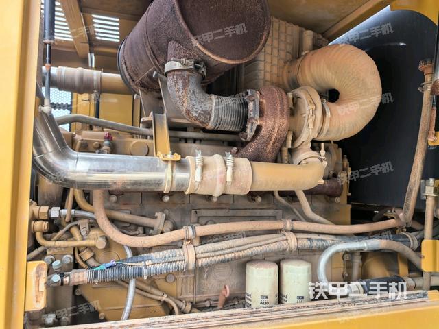 发动机右侧（整机外观及大件）