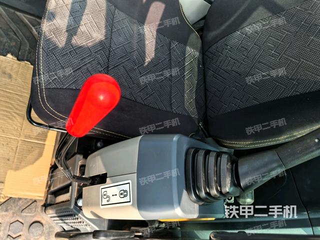 座椅左側(cè)控制臺/音響/含左手柄（駕駛室部分）