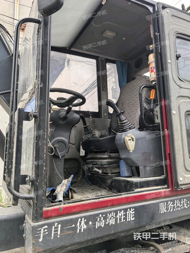  驾驶室正侧（驾驶室部分）