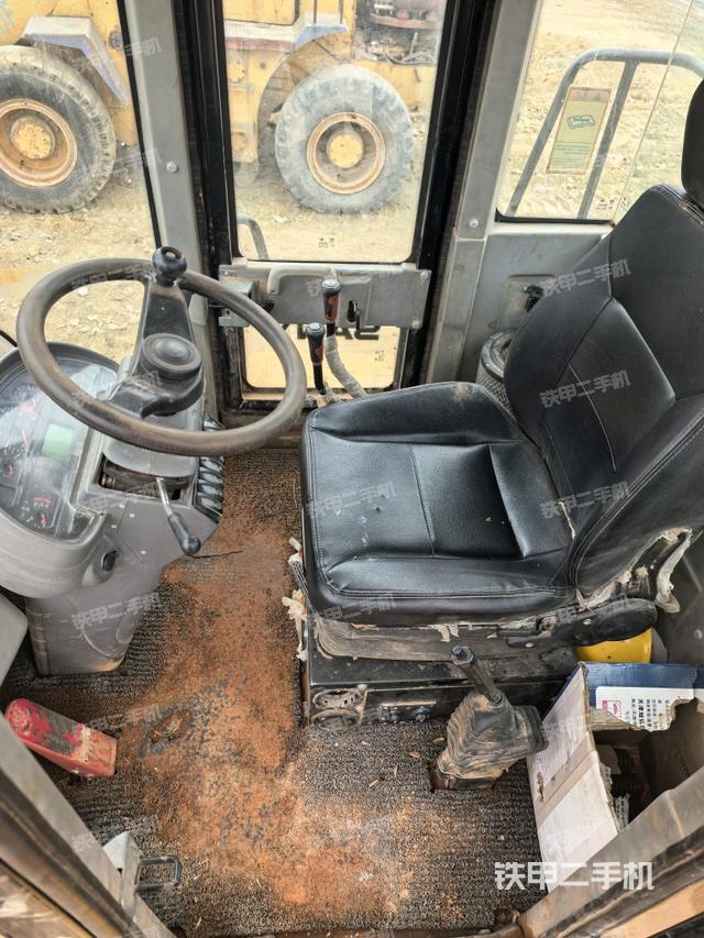 駕駛室工作臺(tái)（整機(jī)外觀及大件）