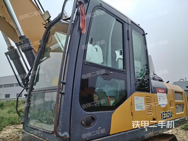 驾驶室整体（整机外观）