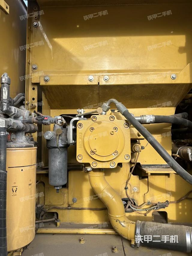 液壓泵艙室正面整體（整機(jī)外觀）