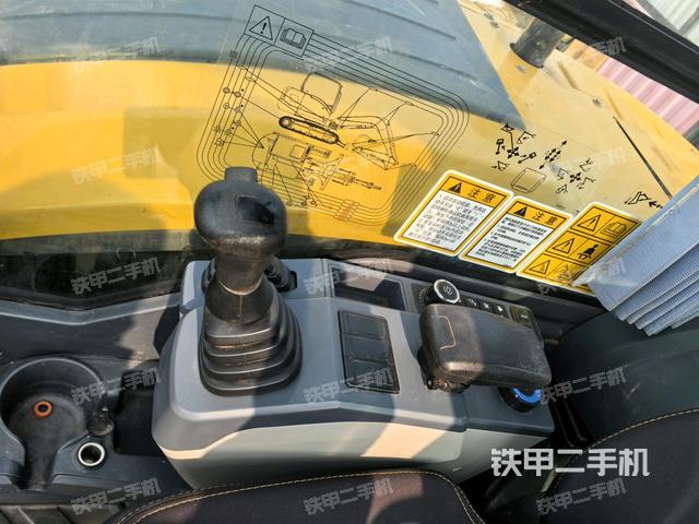 座椅右側(cè)控制臺/鑰匙門/油門/含右手柄（駕駛室部分）