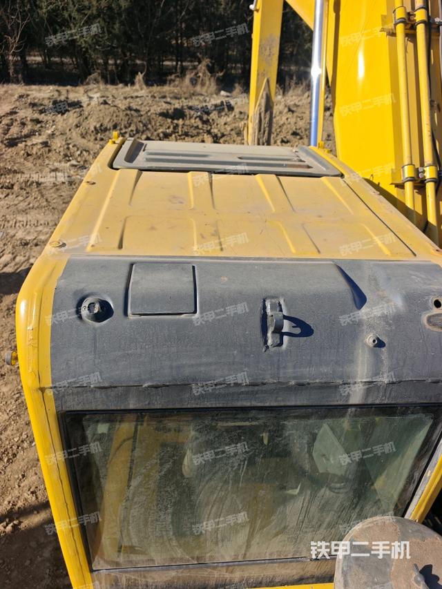 驾驶室顶部（整机外观）