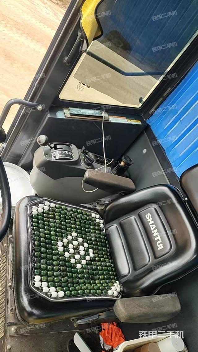 驾驶室操作台（设备外观及核心部件）