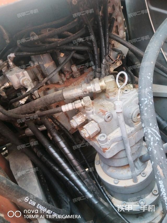 回轉(zhuǎn)馬達和主控閥（整機外觀）