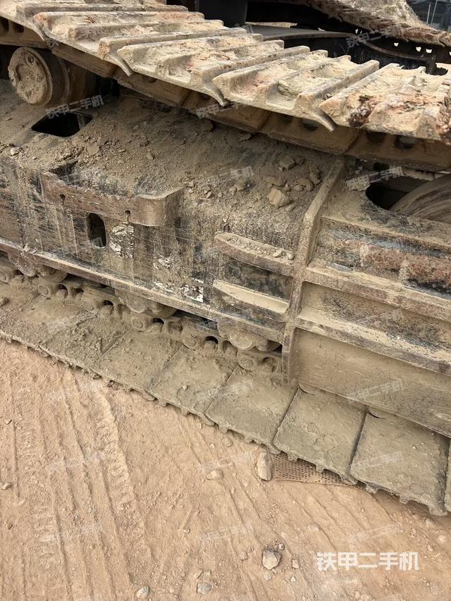 右驅(qū)動輪（行走機構(gòu)）