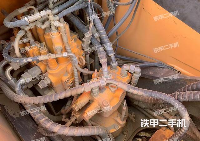 回轉馬達和主控閥（整機外觀）