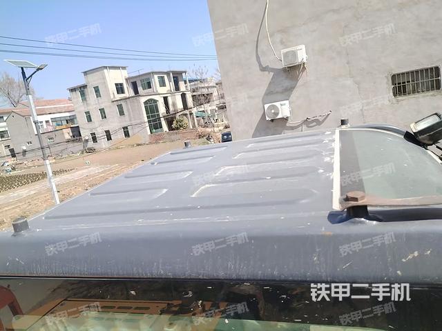 駕駛室頂部（整機外觀）