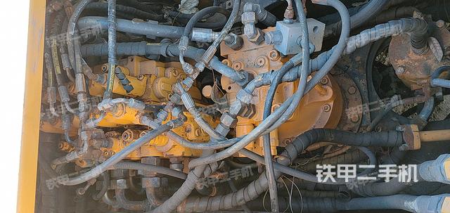 回转马达和主控阀（整机外观）