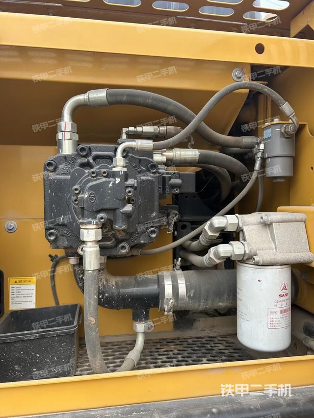 液壓泵斜45?左（大件艙室）