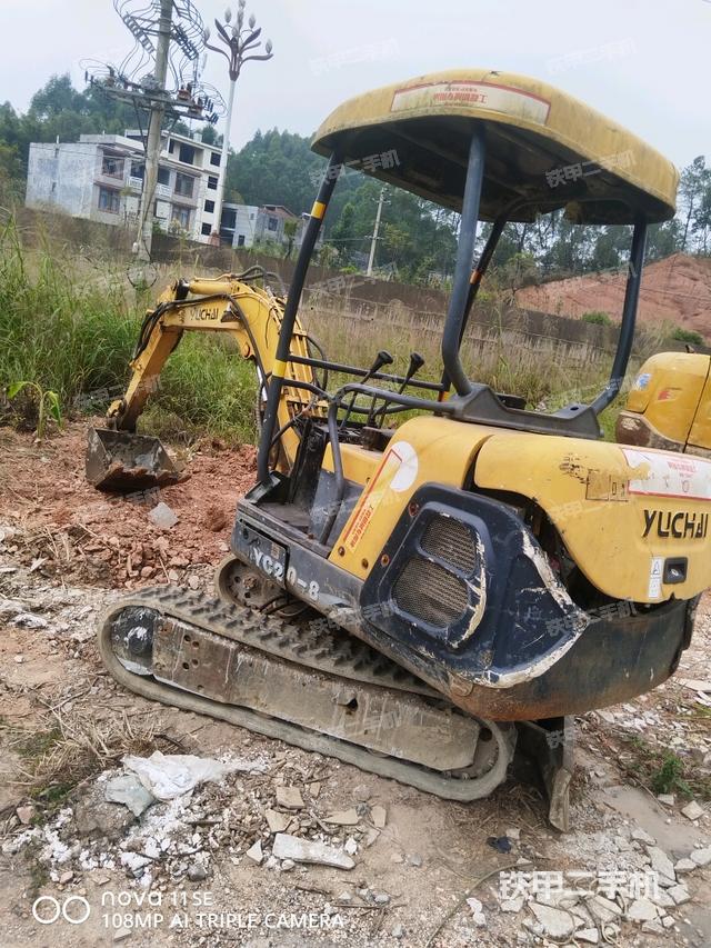 液压泵舱室正面整体（整机外观）