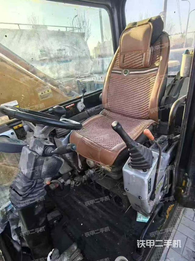 驾驶室整体（整机外观）