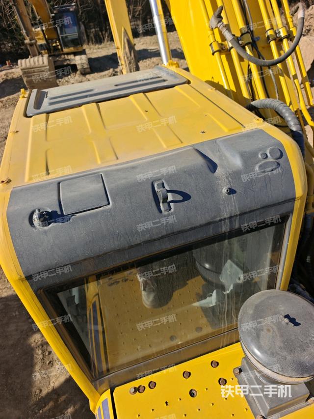 駕駛室頂部（整機外觀）