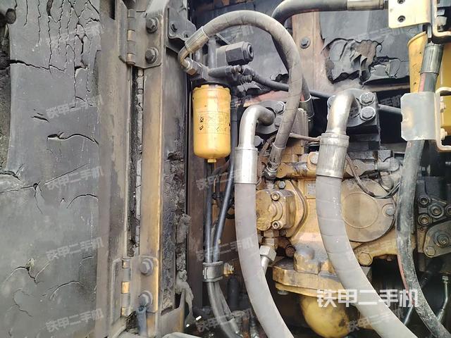 回轉(zhuǎn)馬達和主控閥（整機外觀）