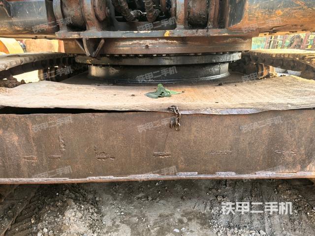 轉(zhuǎn)盤和下車架正前（工作和回轉(zhuǎn)裝置）