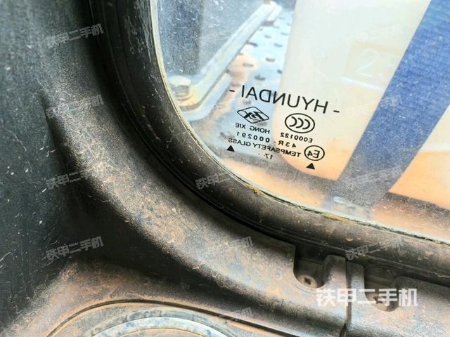 后窗玻璃角標（駕駛室部分）