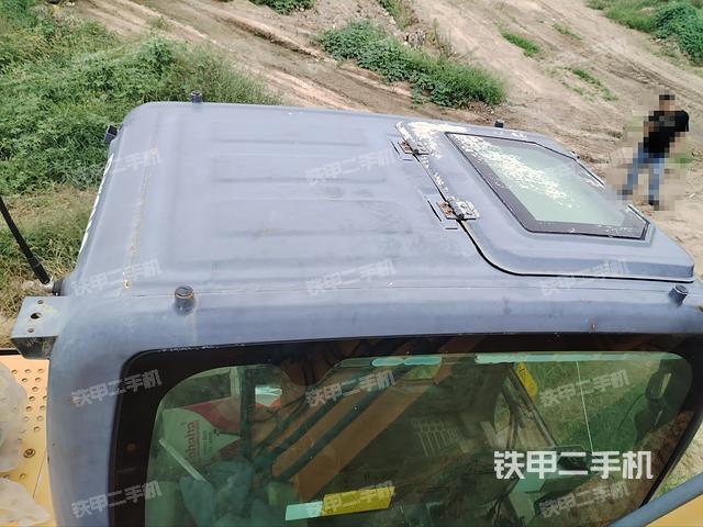 驾驶室顶部（整机外观）