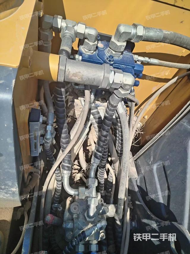 回轉(zhuǎn)馬達和主控閥（整機外觀）