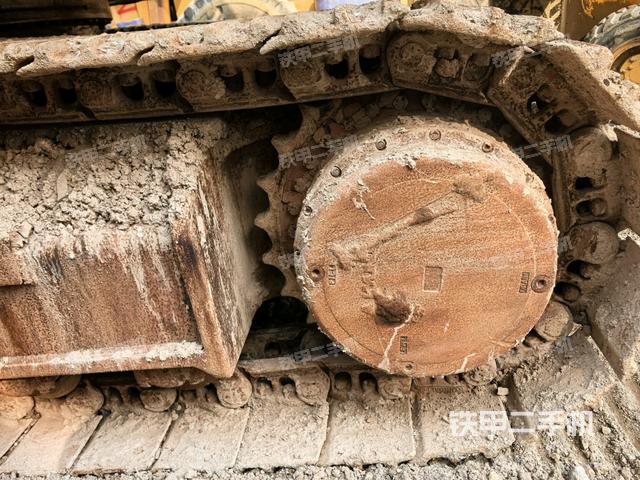 右驅(qū)動輪（行走機構(gòu)）