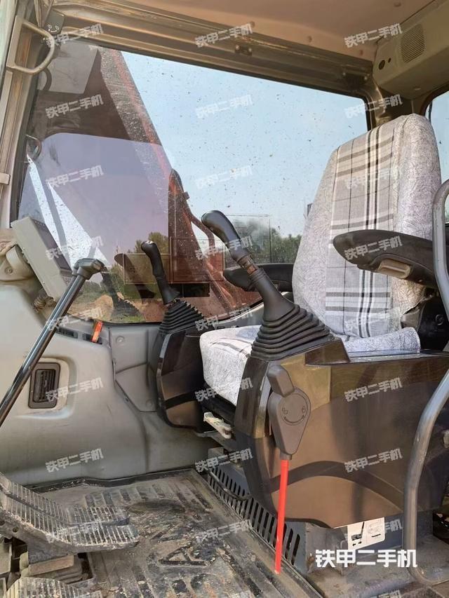 駕駛室整體（整機外觀）