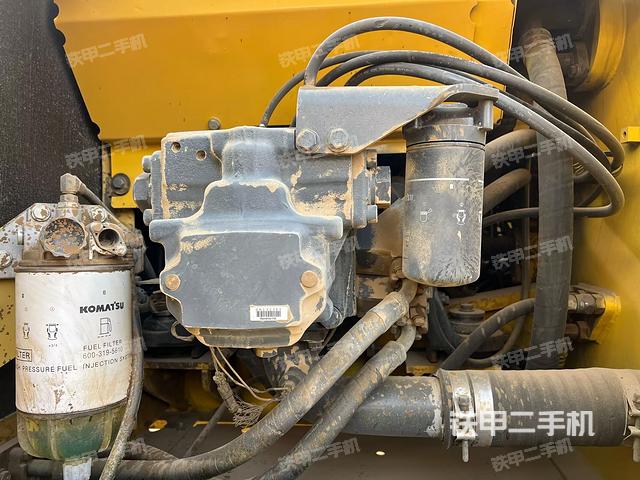 液压泵舱室正面整体（整机外观）