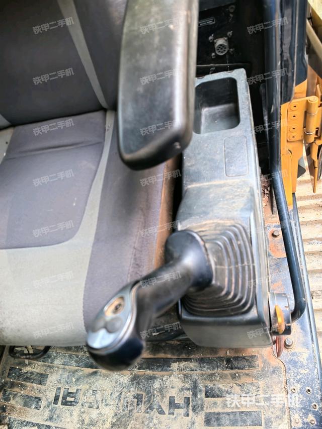 座椅左側(cè)控制臺/音響/含左手柄（駕駛室部分）